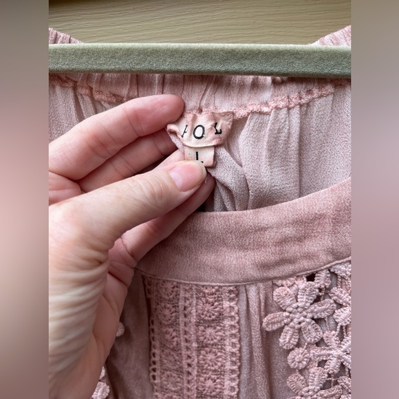 POL Pink Distressed Lace Top, size L - Picture 5 of 7